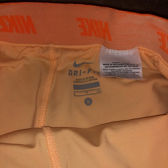 Girls’ Matching Nike Athletic Set - Picture 5 of 8